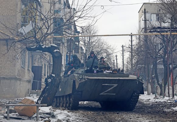 Руски танк в Донецк с характерния символ Z върху него. 
СНИМКА: РОЙТЕРС