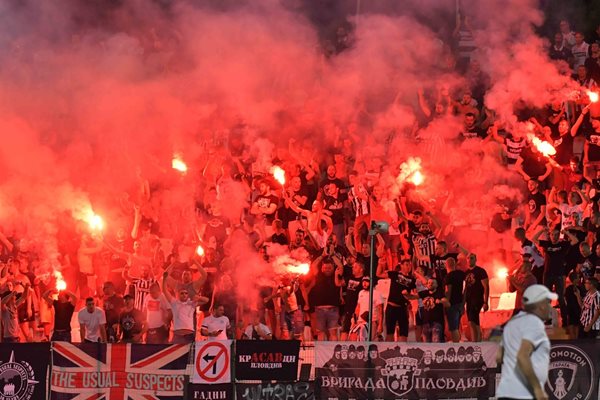 Запалените факли от феновете на "Локомотив" (Пловдив) донесоха глоба на клуба.