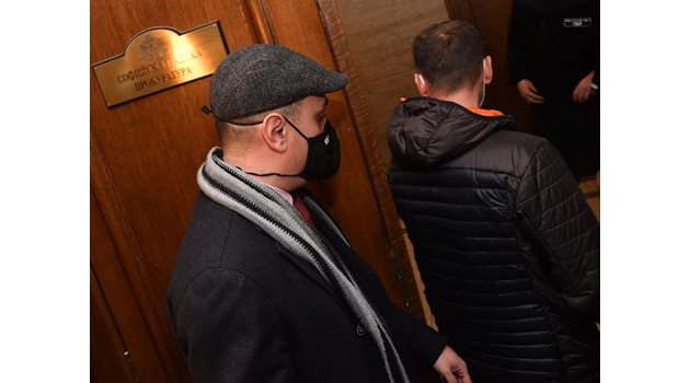 Адвокат Христо Ботев и Борислав Колев влизат в СГП
