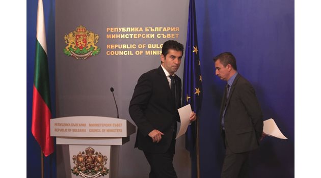 Кирил Петков и енергийният министър Александър Николов