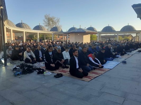 Some of the Muslims were unable to enter the overcrowded temple and prayed in its courtyard.