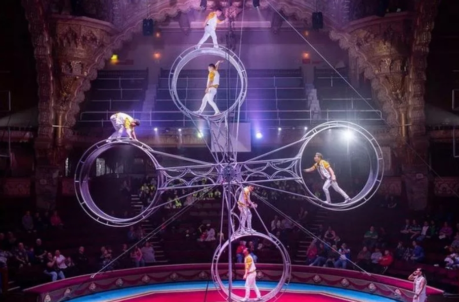 Ужасяващ инцидент: Цирков артист падна от няколко метра от "Колелото на смъртта"