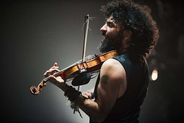 Летните културни събития продължават до есента - например “Варнескко лято” приключва чак през ноември с концерт на звездния виртуоз Ара Маликян и неговата “История на една цигулка”.
