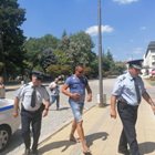 "Мръсна, гадна, долна клевета", заяви при влизането си в сградата на полицията главният архитект на община Кърджали Делин Запартов. СНИМКА: НЕНКО СТАНЕВ