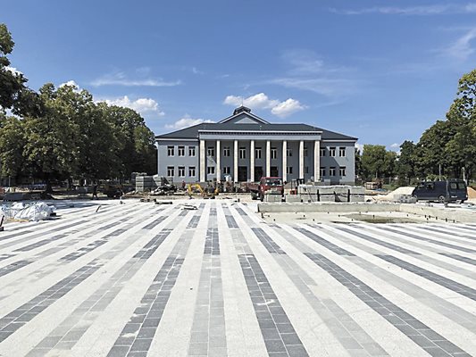 Централният площад в Стамболийски