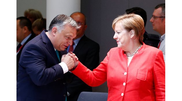 Виктор Орбан и Ангела Меркел  СНИМКА: Ройтерс
