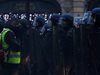 "Жълти жилетки" все още блокират движение в някои райони на Франция