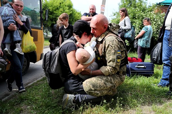 "Амнести интернешънъл" обвини Русия във военни престъпления в Харков