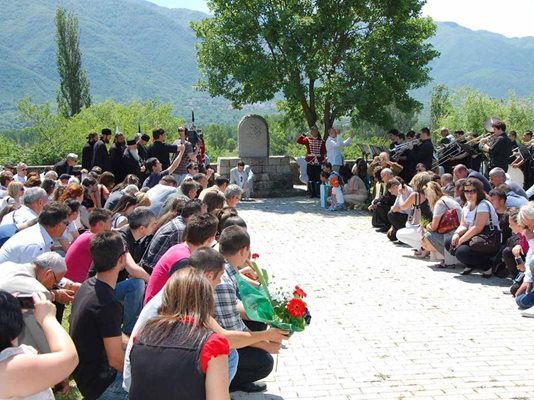 Българи и македонци отдадоха почит на загиналите воини.