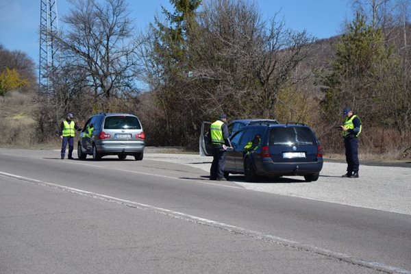 При полицейската операция в област Кърджали бяха проверени 518 автомобила. СНИМКА: НЕНКО СТАНЕВ