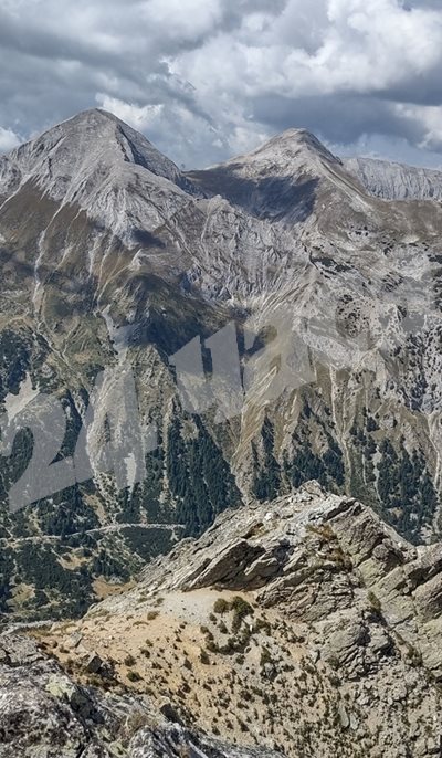 Първенците на Пирин - връх Вихрен и връх Кутело
Снимка: Мария Балтова-Йовкова.