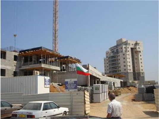 В Израел има мощен подем на жилищното строителство. Затова той разчита на работна ръка от България.
СНИМКИ: АГЕНЦИЯ ПО ЗАЕТОСТТА