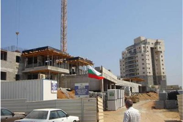 В Израел има мощен подем на жилищното строителство. Затова той разчита на работна ръка от България.
СНИМКИ: АГЕНЦИЯ ПО ЗАЕТОСТТА