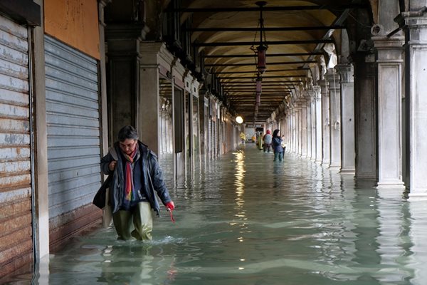 Високата вода заля Венеция