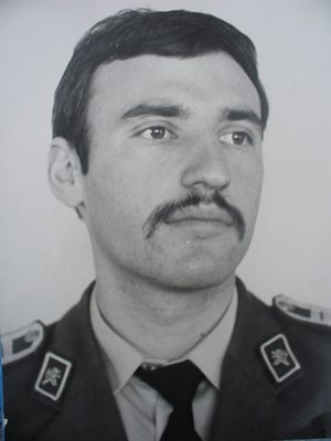 Иван Любенов като курсант в Академията на МВР в Симеоново през 1985 година. 
