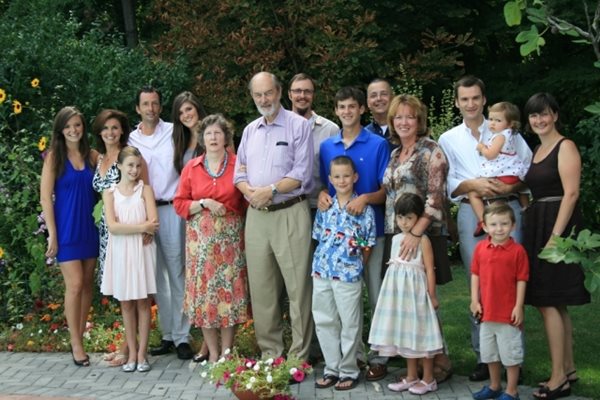 Мария Луиза с втория си съпруг Бронислав Хробок и семейството им през 2008 г. От двата си брака княгинята има 4 деца и 11 внуци, а вече и двама правнуци.
