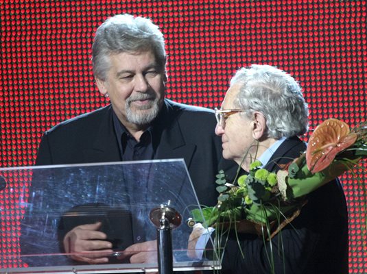 20 януари 2008 г. Министърът на културата проф. Стефан Данаилов връчва наградата за цялостен принос на сценариста Анжел Вагенщайн.