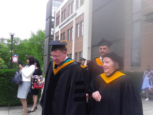 Май 2019 г. - княгинята на церемония по дипломирането на студенти в Американския университет в Благоевград. Мария Луиза е член на борда и “почетен доктор по хуманитарни науки” на вуза.