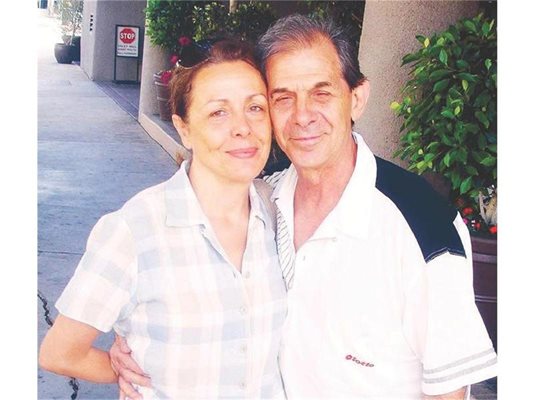 Петър Гюзелев със съпругата си Ефросина по време на лечението на Пеци в Лос Анджелис през 2010 г.