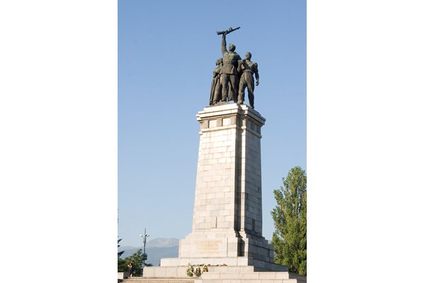 Паметникът на Съветската армия в София