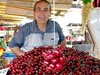 Много череши и ягоди, цената им падна с 50% само за една седмица