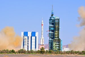 Успешните мисии на китайските тайконавти в околоземна орбита показват отличното развитие на космическите технологии на страната
