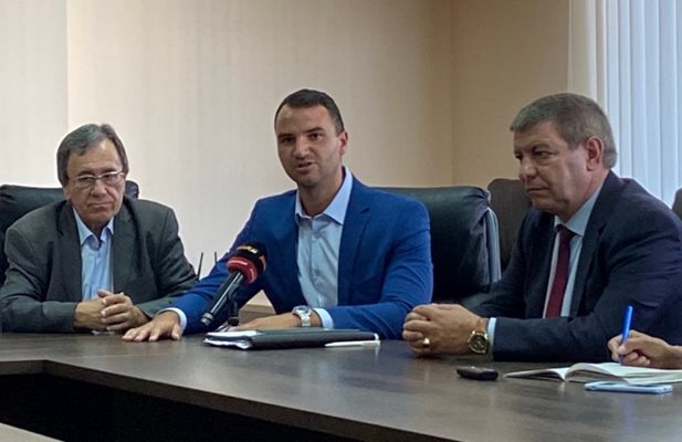 Тодор Стоилов обвини представителите на работната група в умишлен саботаж на партийните събрания.
