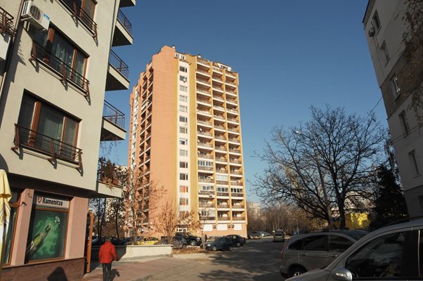 Една пета от жилищата, които  се предлагат на софийския  пазар, не могат да се купят дори с високите доходи на столичани.

СНИМКА: ЙОРДАН СИМЕОНОВ