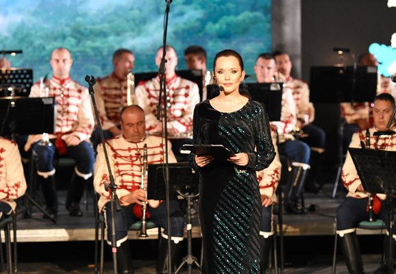 Водещата на празничния концерт Галя Димитрова