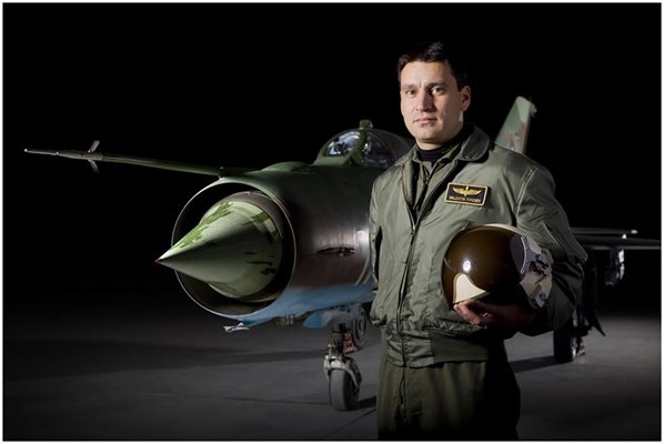 Загиналият пилот Валентин Терзиев пред МиГ-29