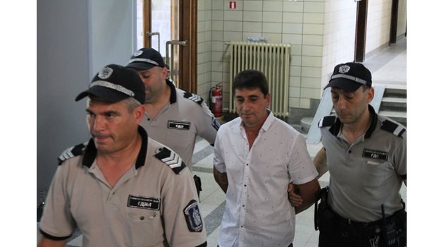Прекратиха пълномощията на екстрадирания в Испания за сутеньорство кмет на Семчиново