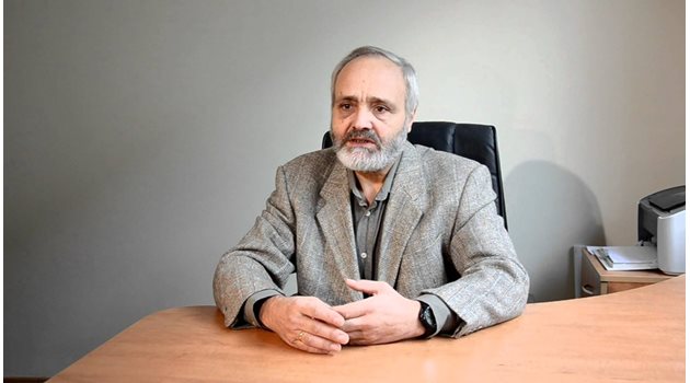 Д-р Атанас Михалов.