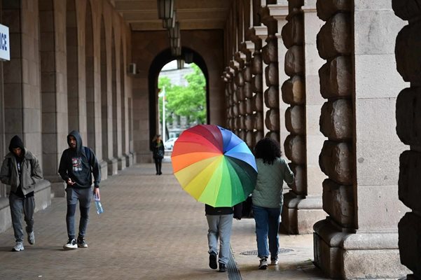 Чадър ще ни трябва чак до другата събота, но, за щастие, навръх Великден и Гергьовден ще е слънчево.

СНИМКА: ЙОРДАН СИМЕОНОВ