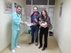 С благотворително закупени мартенички се окичват най-малките пациенти на областната болница в Търново