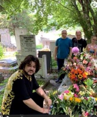 Киркоров посети лобното място на майка си в "Малашевци"