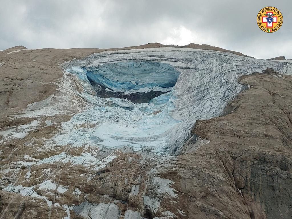 Ледник се срути в италианските Алпи, най-малко 6-има загинали (Снимки)