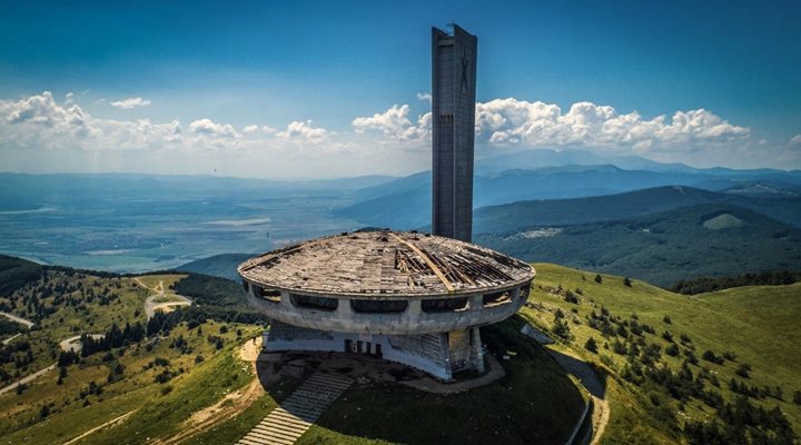 Разбиха паметника на Бузлуджа