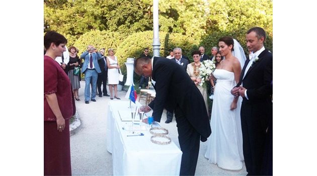 Бойко Борисов кумува на сватбата на Николай и Гергана през 2011 г.