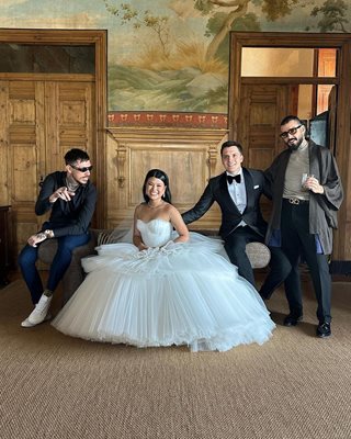 Хип-хоп дуото пожелава любов на младоженците