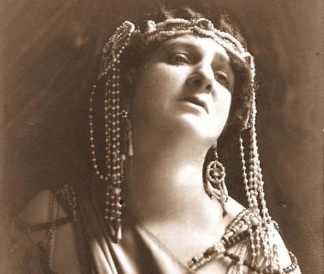 Адриана Будевска в една от най-паметните й роли - на Далила.