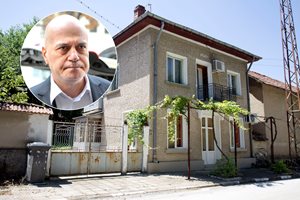 Слави продаде родната си къща в Учиндол