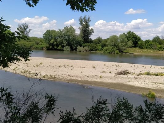 Пробите от водата, взети по поречието на река Марица, са в норма и няма основания за притестения от страна на населението. Снимка Архив