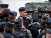 Френската полиция изгони 500 мигранти от лагер в Кале след сблъсъци