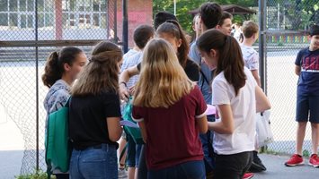 17 училища в Бургас пак под заплаха, част от тях за втори път евакуират децата