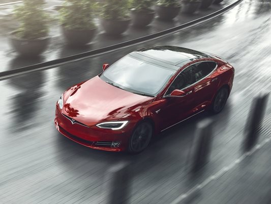 Tesla Model S с по-малки гуми може да измине и над 700 км. Снимка: "Тесла"