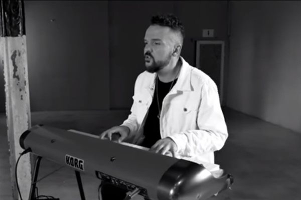 Владимир Ампов-Графа във видеото на песента “Изкуствен елемент”