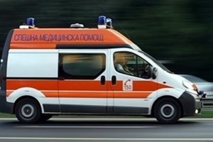 Трима пострадаха при катастрофа, затруднено е движението по пътя Кърджали - Хасково