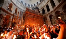 Нетварната светлина: какво се случва на Велика събота при гроба Господен