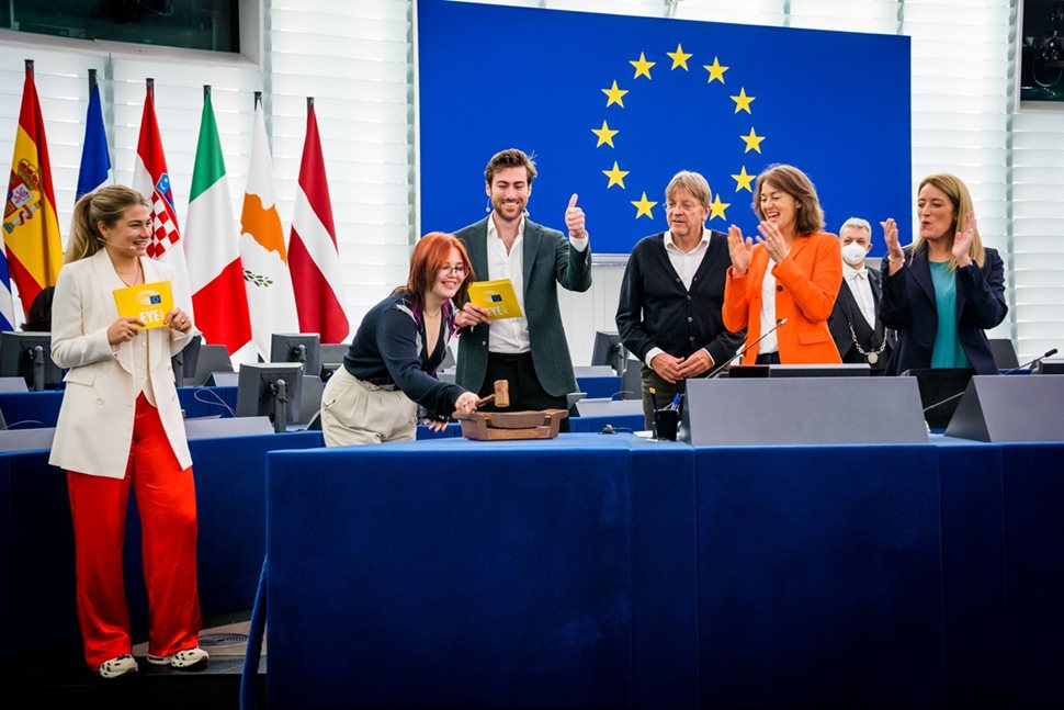 Рециклиране и федерализъм - младежи вкарват свои теми в дневния ред на ЕС (Галерия)