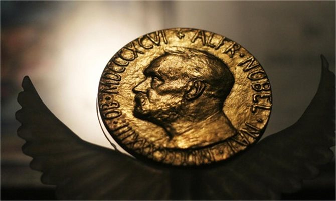 Златен медал, част от Нобеловата награда СНИМКА: Ройтерс